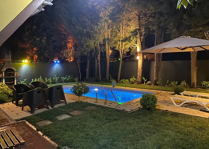 Four season villa ısıtmalı havuz Sapanca