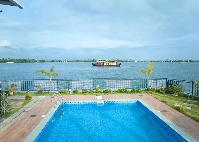 Miras Pmc Lakeshore Resort Alappuzha