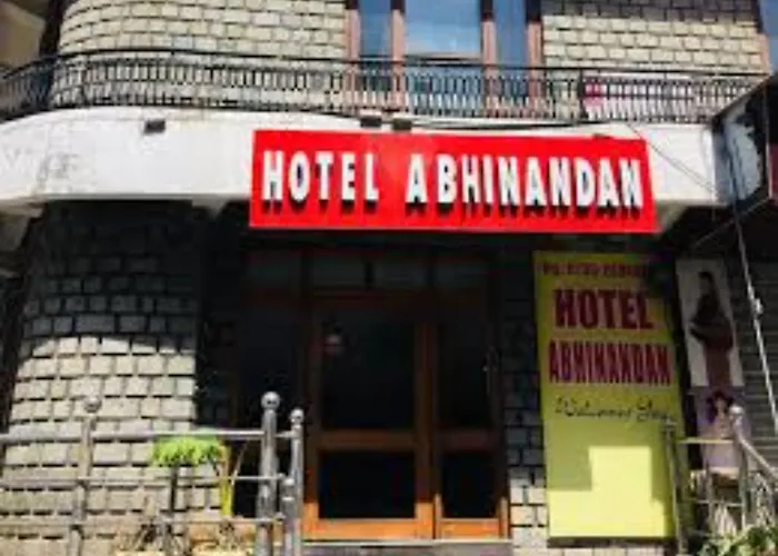 Goroomgo Mall Road Abhinandan Mussoorie - Free Wi-Fi & Restaurant With Luxury And Spacious Room - Perfect Location