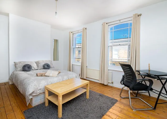 Bright Spacious Double Bedroom London