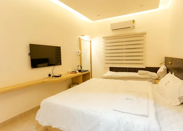 Sri Senthoor Velavan Palace Ssv Palace Tiruchchendur