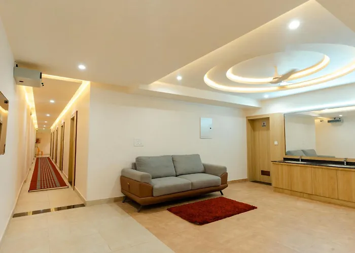 Sri Senthoor Velavan Palace Ssv Palace Tiruchchendur