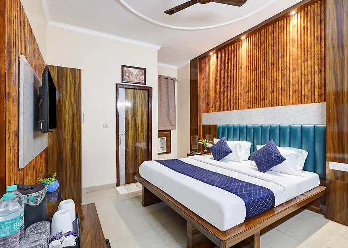 Hotel Tashkent Palace - Walk In From New Delhi Station & Metro Station