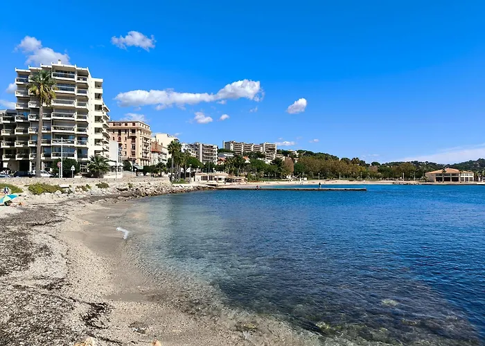 Hotel Les 2 Rives à Toulon