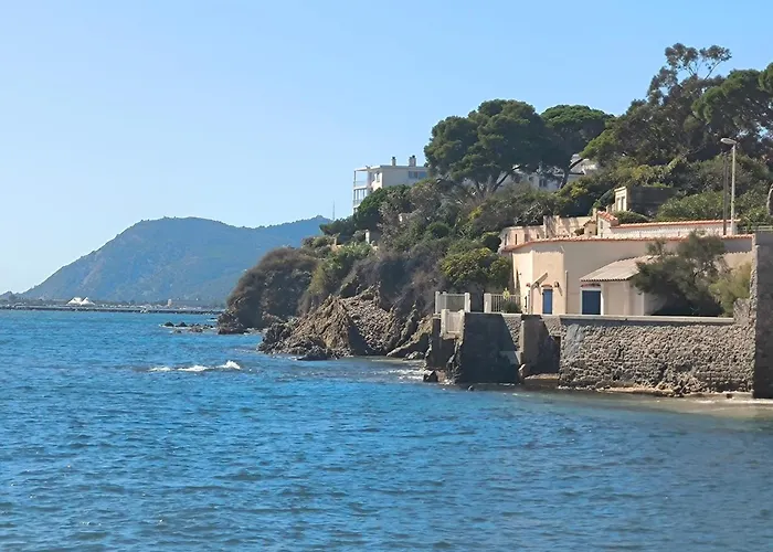 Hotel Les 2 Rives à Toulon