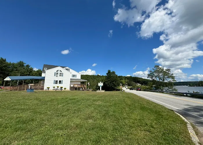 Winnisquam Lake Inn Tilton