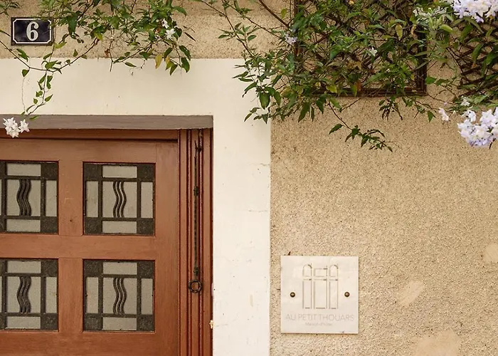 Au Petit Thouars Hotel