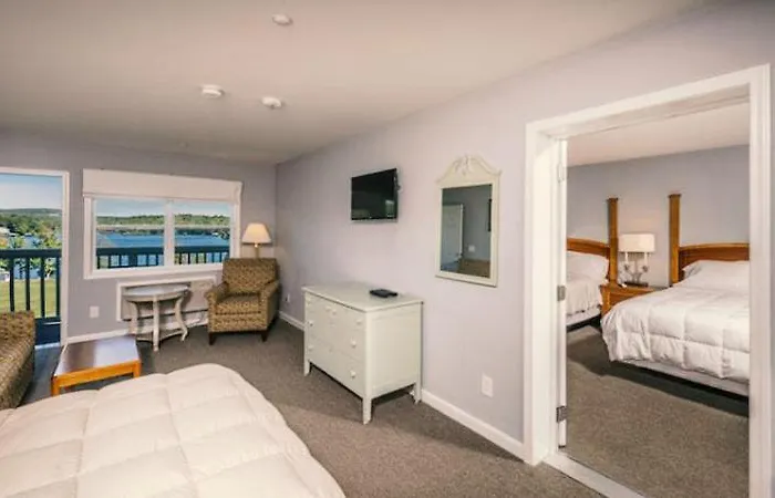 Crescent Lake Inn And Suites Wolfeboro