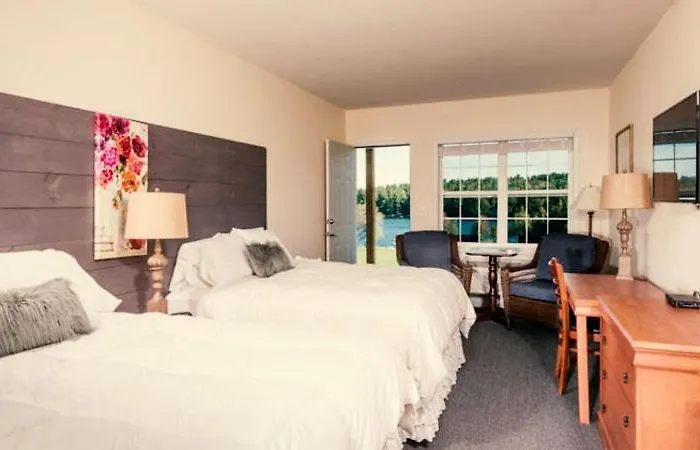 Crescent Lake Inn And Suites Wolfeboro
