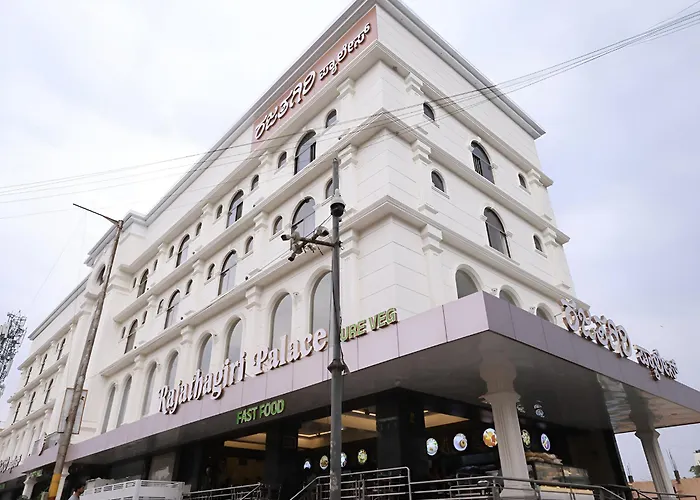 Pph Living Rajathagiri Palace Premium Rooms Bangalore