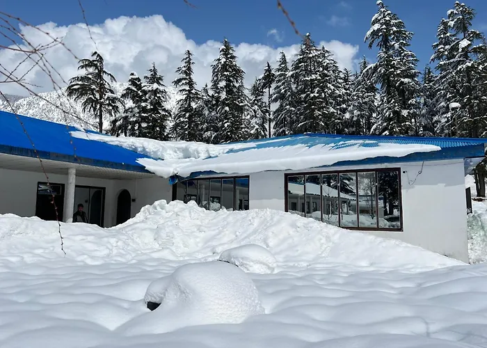Relax Cottages & Resort Kalam