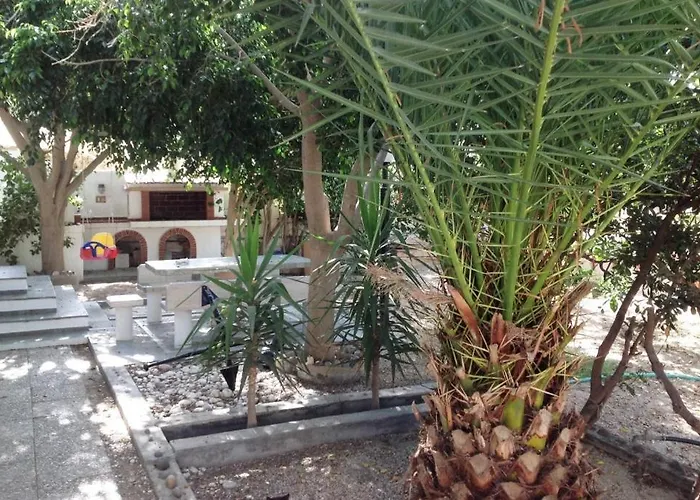Celestial Garden Aparthotel Adamantas 