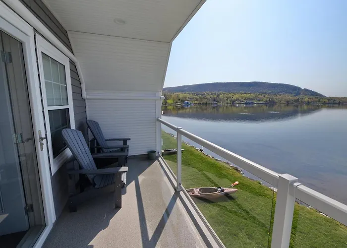 Keltic Quay Cottages & Bayfront Lodge Whycocomagh