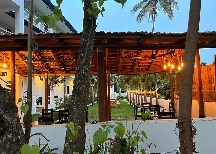 Fourteen Pods By The Sea Morjim
