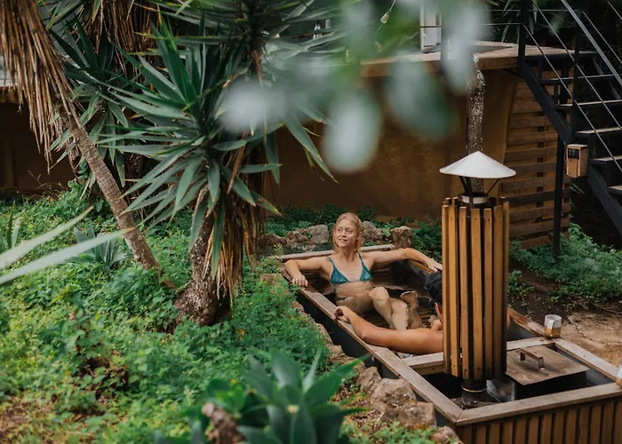 Las Cupulas At Earth Lodge Antigua