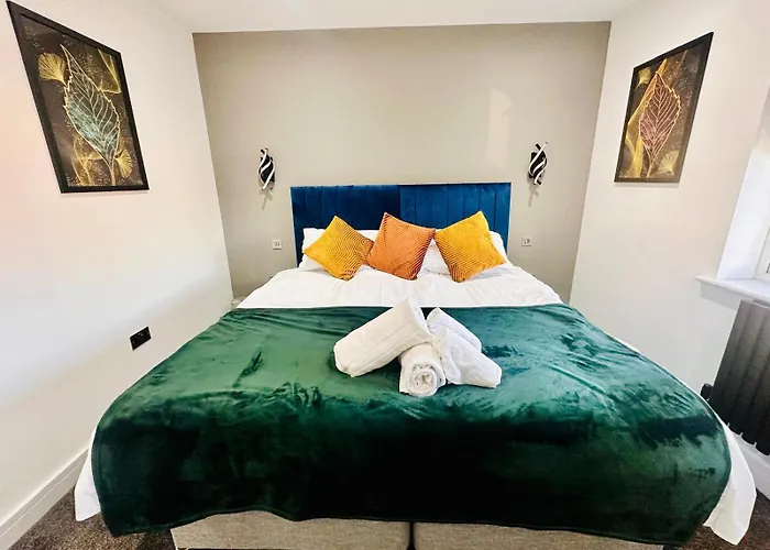 Under New Top Rated Management I Stylish 2Br Apartments I Central Hub I Free Parking I Work Ready Amenities Peterborough