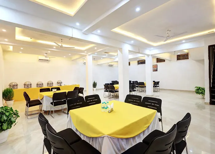 Hotel Golden Era-Near Shopprix Mall Noida