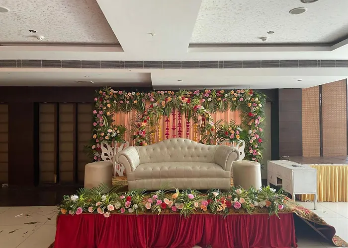 Hotel Paras Dera Bassi