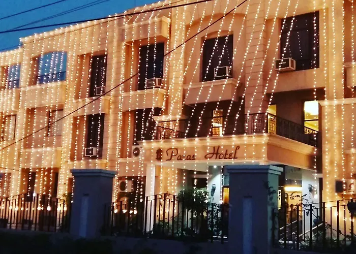Hotel Paras Dera Bassi