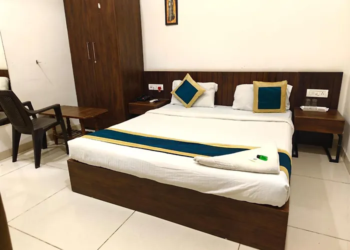 Topdealhotel Sheesh Mahal Indore