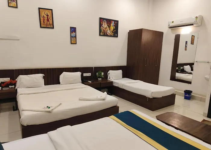 Topdealhotel Sheesh Mahal Indore