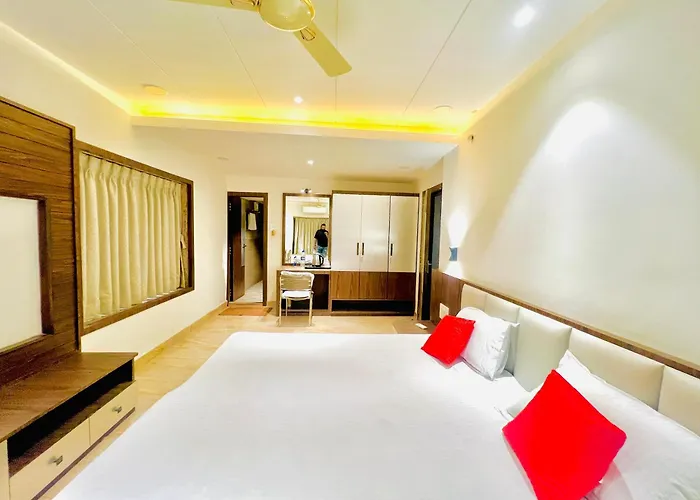 Petals Banquet And Suites, Newtown Business Club Kolkata