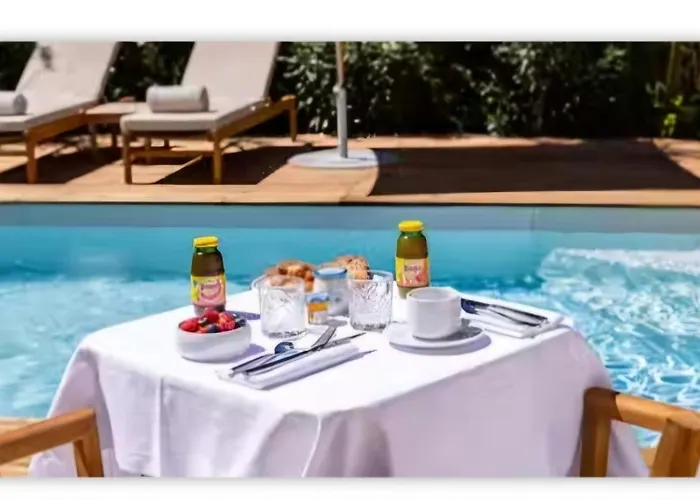 Le clos de la pinède et ses superbes chambres 300 e par chambre Saint-Tropez