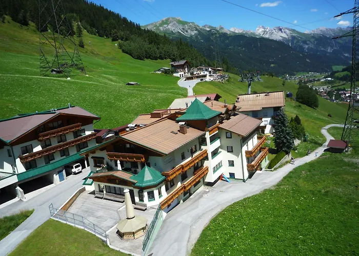 Hotel Garni - Restaurant Kaminstube Sankt Anton am Arlberg