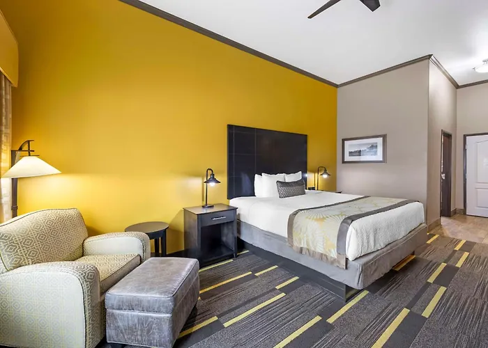 Best Western Plus Emerald Inn & Suites Garden City