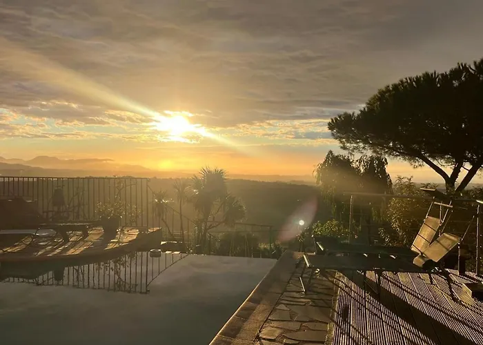 Aux Balcons du Riou avec vue mer 180 degrés Vence