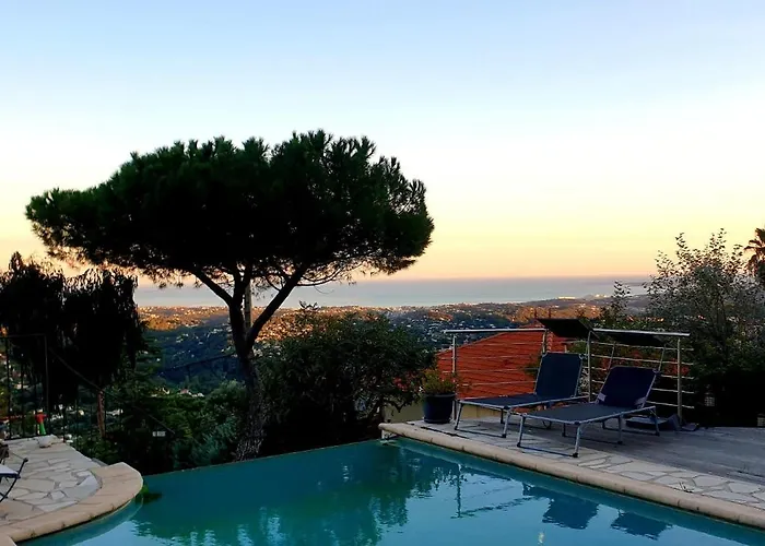 Aux Balcons du Riou avec vue mer 180 degrés Vence