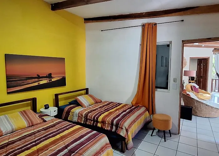 Layback Surf Hotel Tamanique