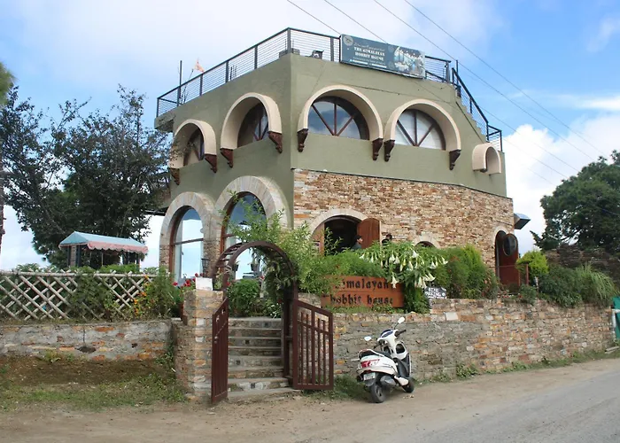 Himalayan Hobbit House Hotel Almora