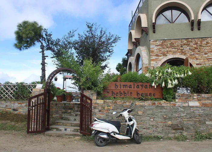 Himalayan Hobbit House Hotel Almora