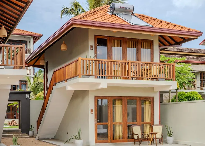 The Green Rooms Surf & Yoga Camp - On The Beach - Prime Location Renovated 2024 Weligama