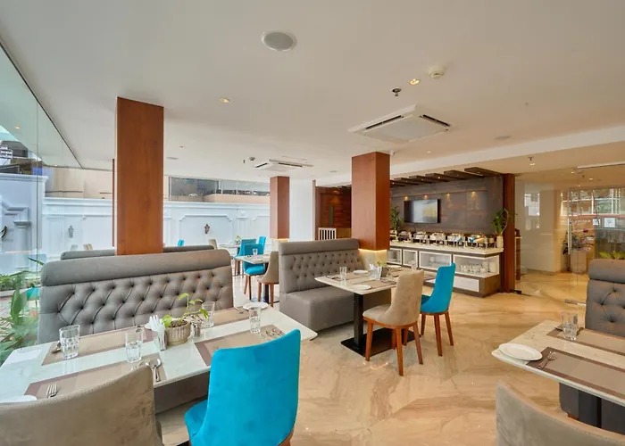 Q-White Crescent Hotel Kochi