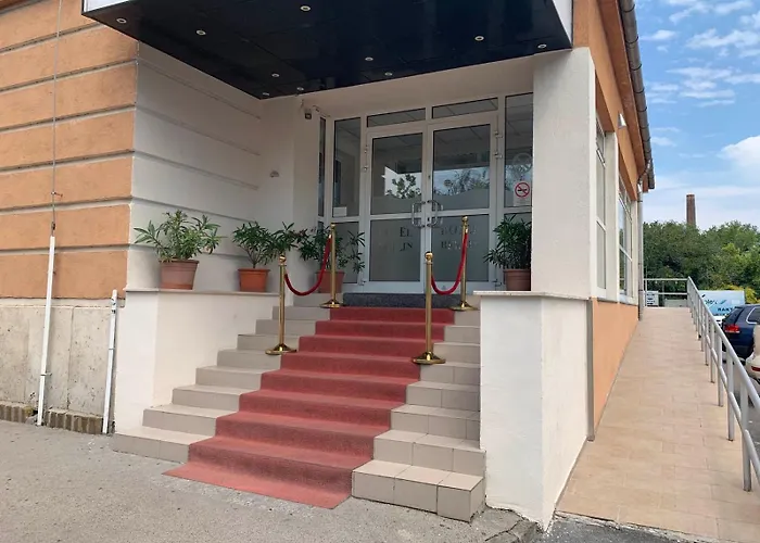 Only 15 Minutes To City Center, Free Parking&Breakfast Budapest