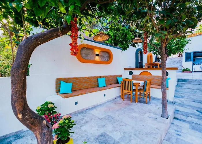 Sardunya Otel Arka Bina Kaş