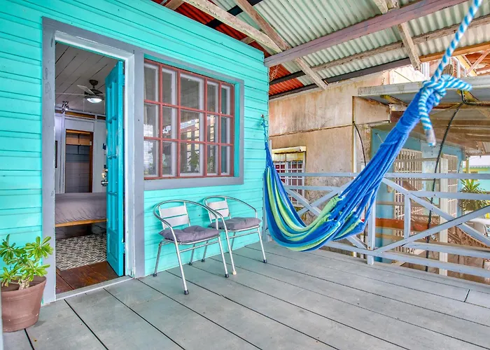 Saigon Bay Bed & Breakfast Bocas Town