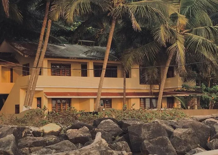 Kizhunna Rock Beach House Kannur