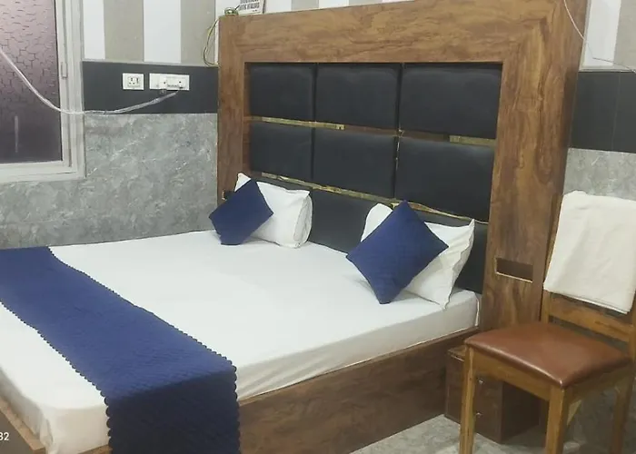 Hotel Jeevan Sathi Lawn & Family Restaurent Faizabad