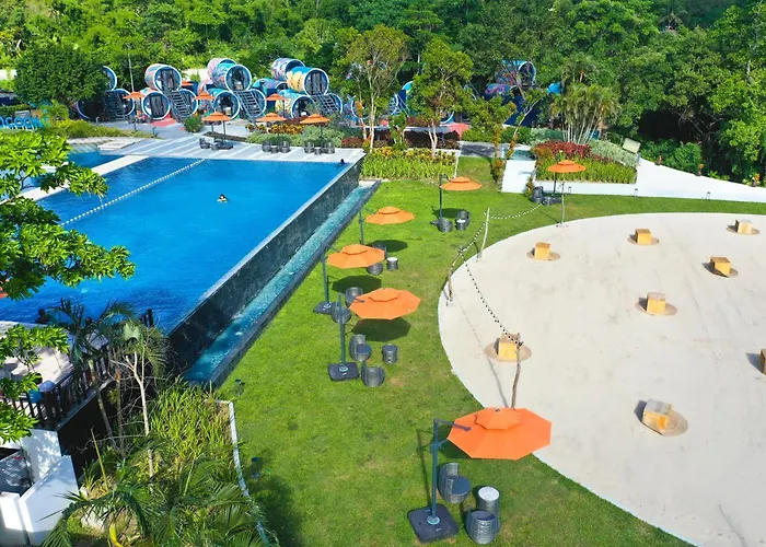 Cocoons Club Laiya Hotel