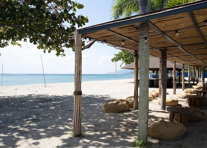 Cocoons Club Laiya Hotel
