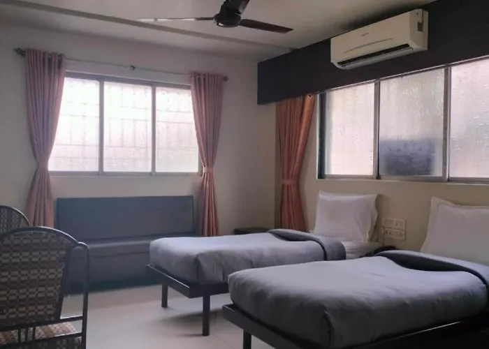 Glitz Hotels Sai Nidhi - Nr Mindspace Airoli East