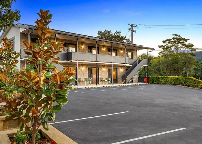 Village Inn Canungra