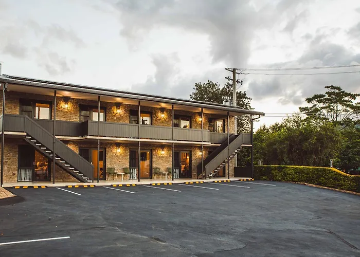 Village Inn Canungra