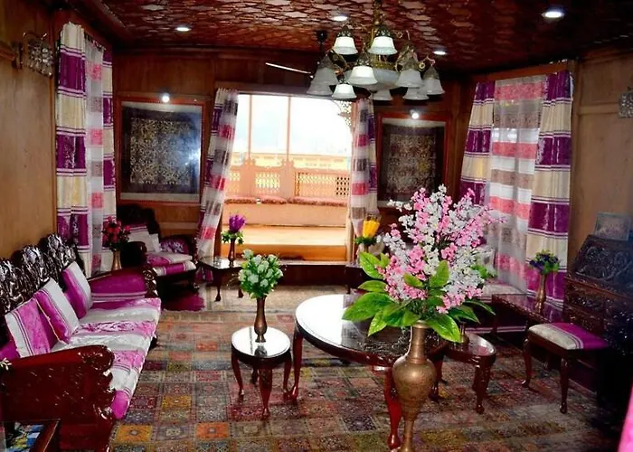 Montreal Group Of Houseboats Hotel Srinagar 