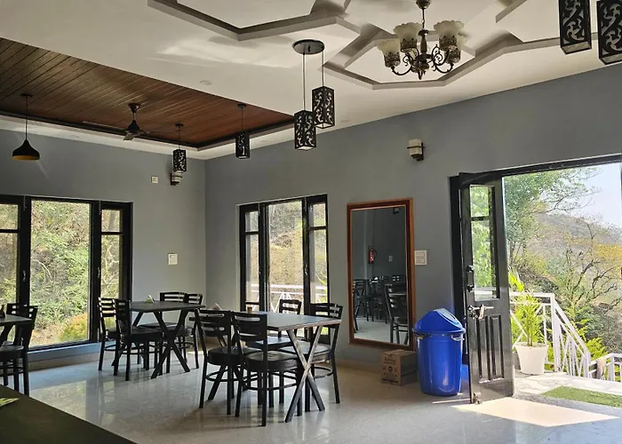 On The Rocks Hotel Kasauli