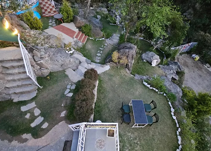 On The Rocks Hotel Kasauli