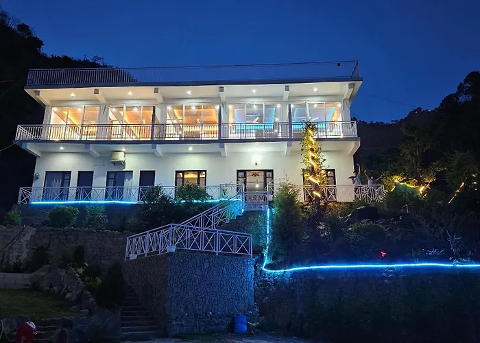 On The Rocks Hotel Kasauli